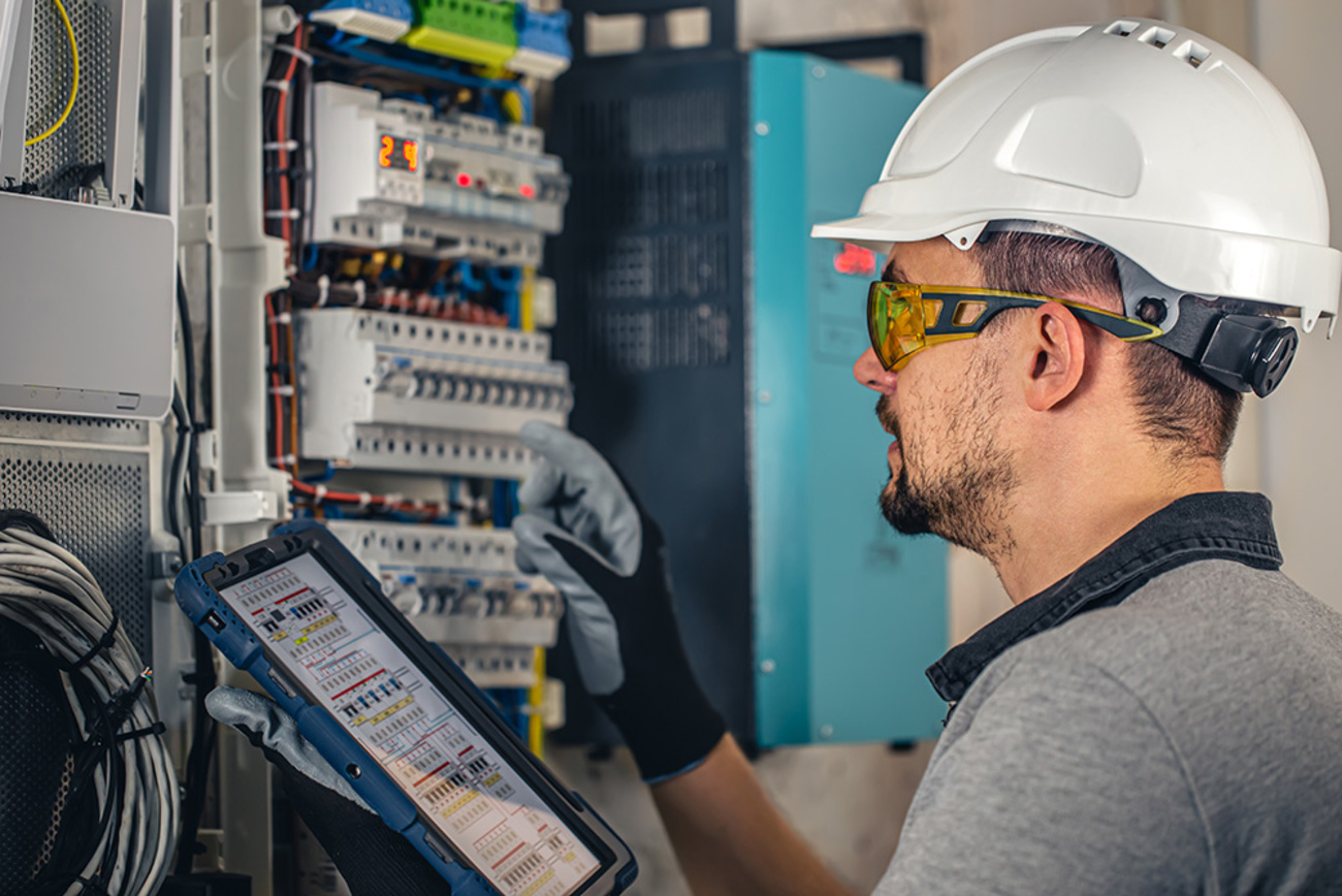 Industrie und Gewerbe bei LES Lochmann Elektro Service in Holzweißig