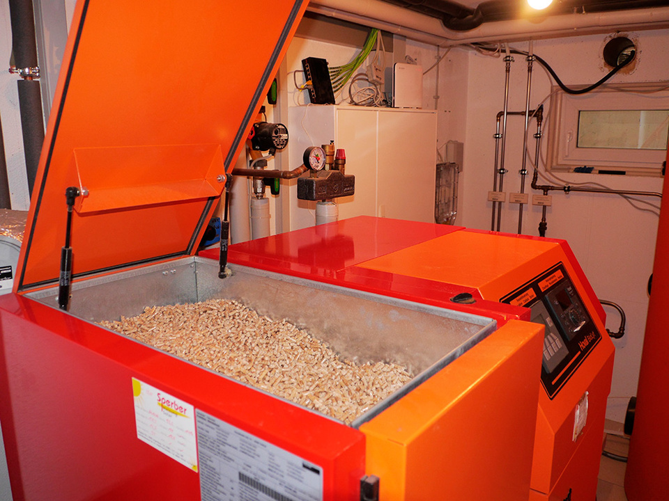Palletheizung2 bei LES Lochmann Elektro Service in Holzweißig